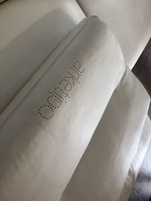Sofá Arketipo em pele