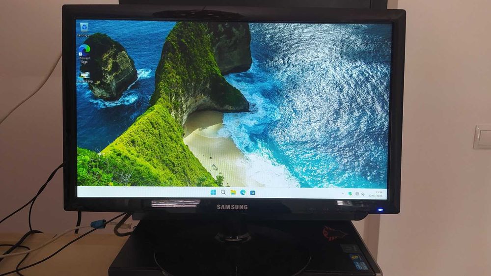 Monitor Samsung 47 cm (18.5") LED (S19B150N) – Como Novo + Transformador e Cabos Incluídos