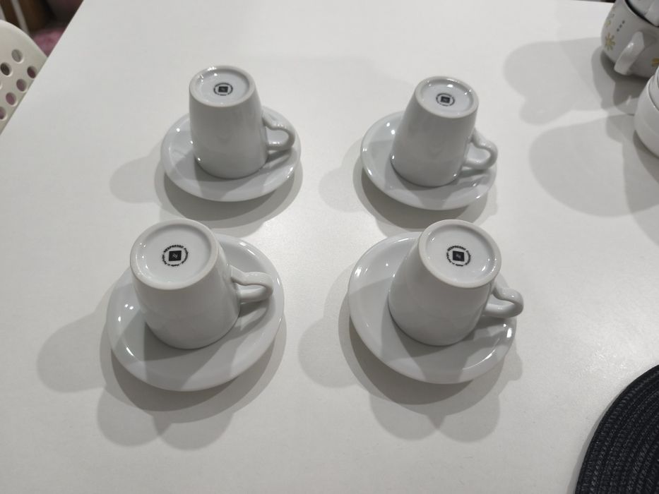 Conjunto de xícaras pequenas