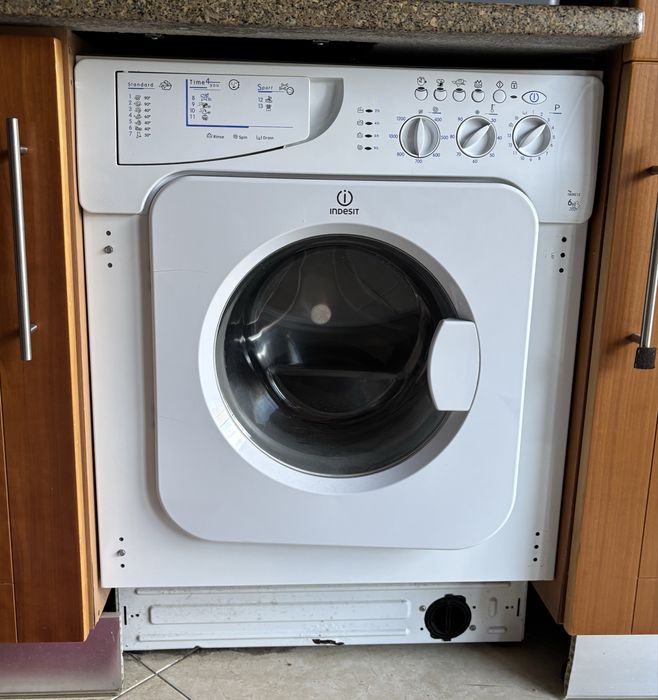 Máquina de Lavar Roupa Indesit – Encastre