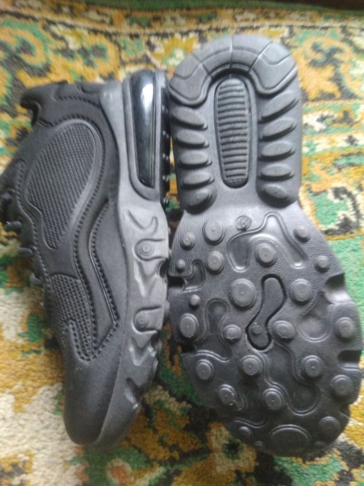 Срочно продам кросовки Nike