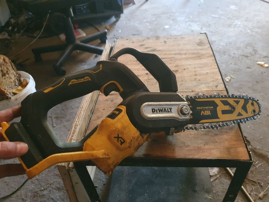 Piła łańcuchowa akumulatorowa dewalt dcmps520