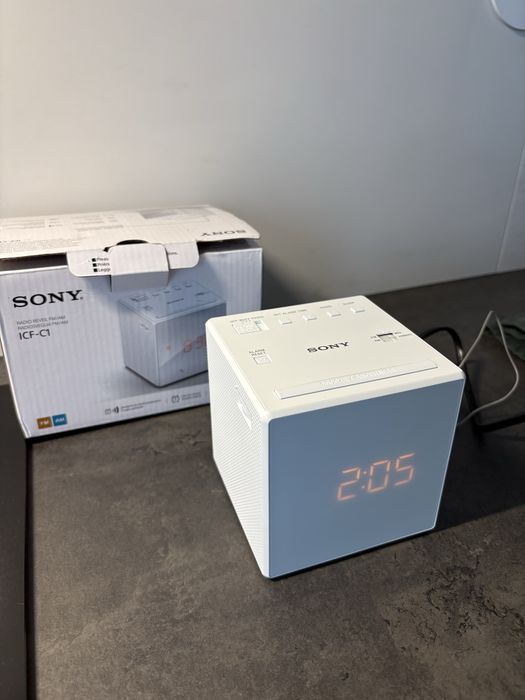 Radiobudzik Sony ICF-C1