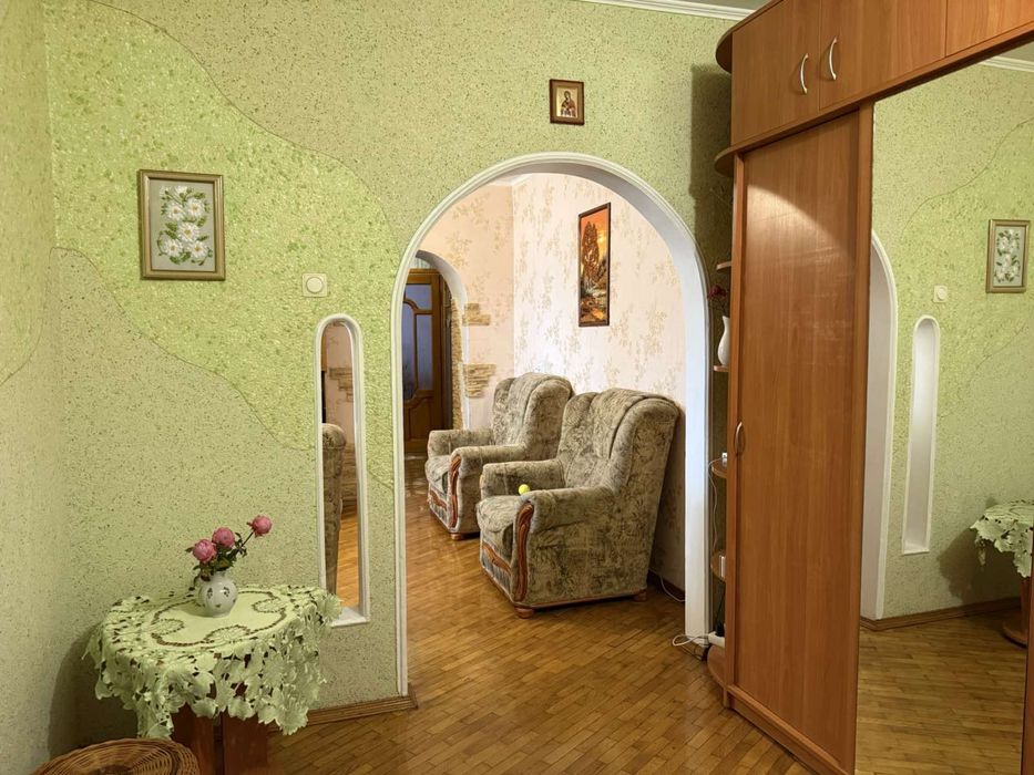 Продаж 4-кімнатної квартири вул Київська