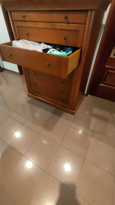 Camiseiro em cerejeira