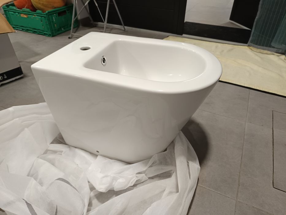 Bidé branco Charme + Mist. Monoc Bidé cromada NOVOS