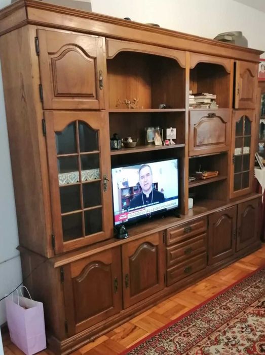 Móvel de sala em madeira mociça em ótimo estado