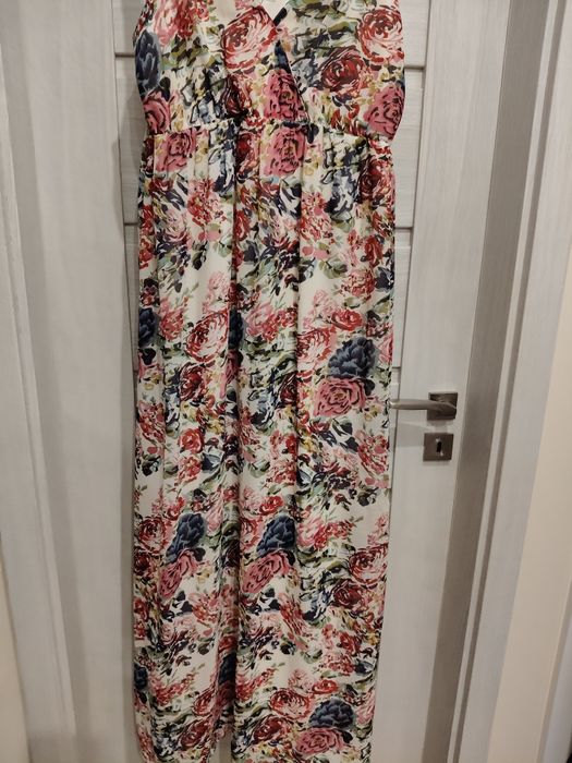 Długa sukienka w kwiaty