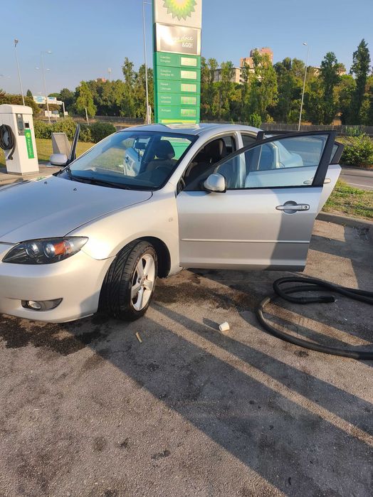 Carro modelo Mazda 3
