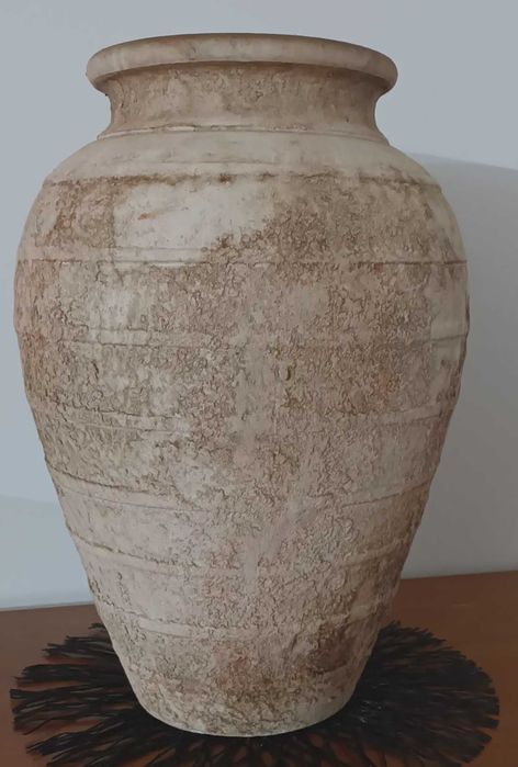 Vasos rústicos com pinturas rústicas