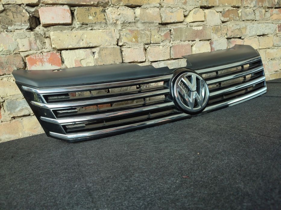 Решітка радіатора Фольксваген Пассат Б7 решітка бампера Volkswagen Passat B7 3AA853651