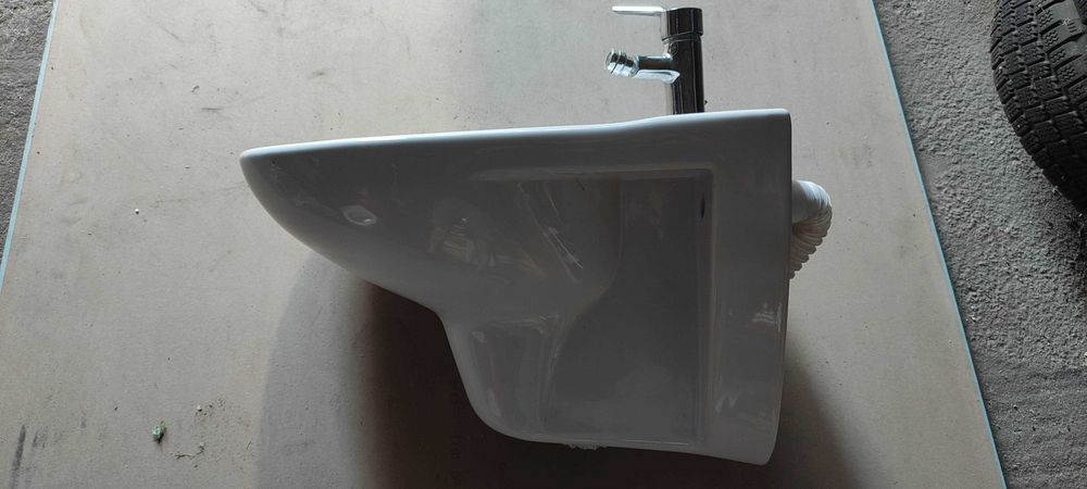 Bidet oraz WC podwieszane