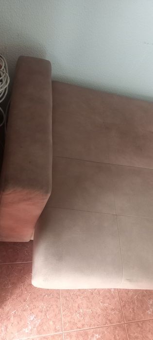 Sofá cama em pele castanho