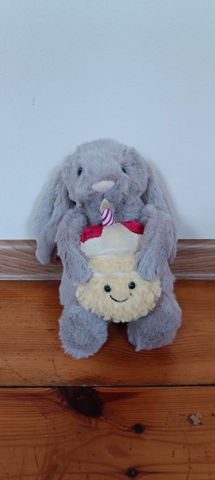 Pluszak Królik z tortem