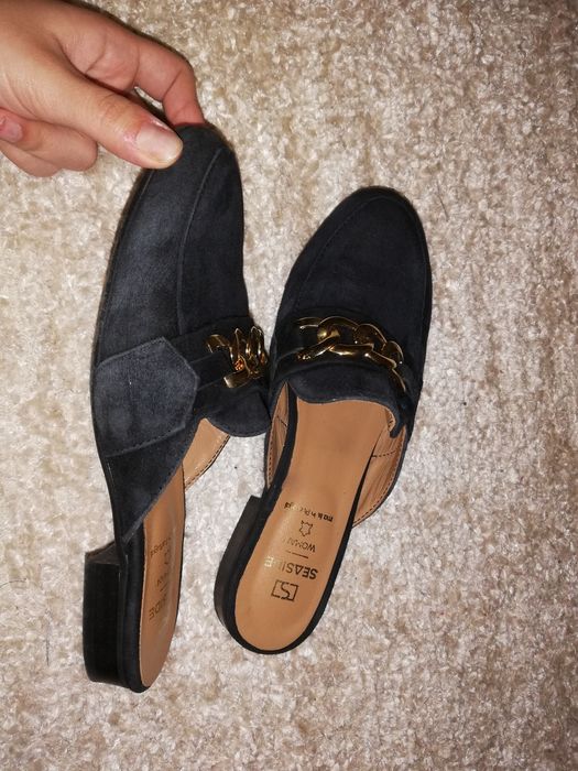 Sandálias rasas estilo mocassins