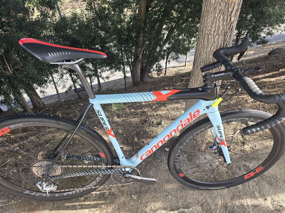 Bicicleta cannondale m de gravel rodas carbono