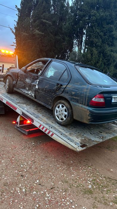 Carro em peças a venda