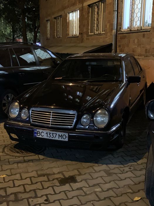 Mercedes-Benz e230