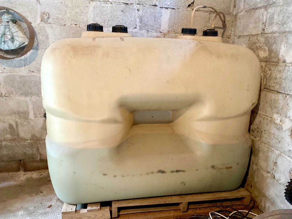 Depósito de combustível para aquecimento com 300 litros de gasóleo