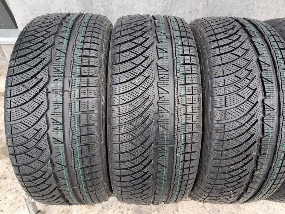 Резина зимова. НОВА 235/40 R18 Michelin Pilot Alpin PA4 *
