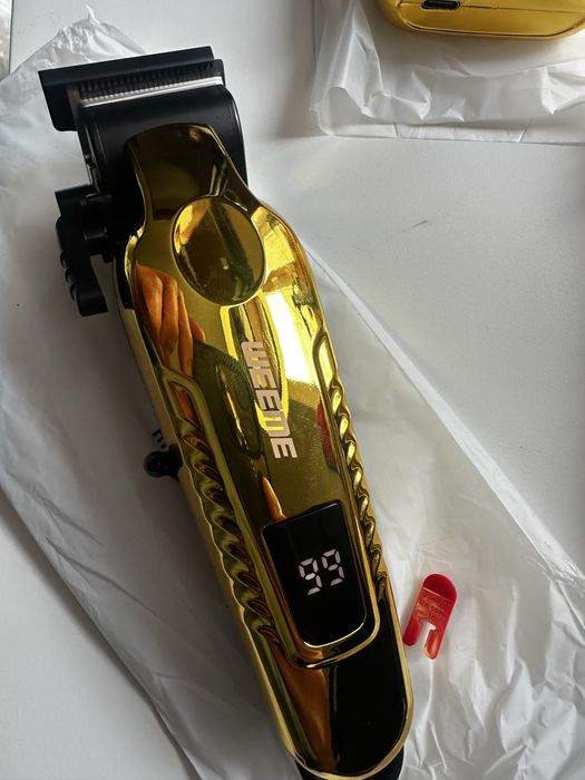 Kit Máquina Cortar Cabelo WEEME Dourado Pro