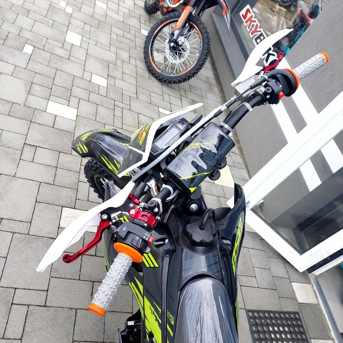 Мотоцикл BSE J4, 300 см3, 25 к.с., додатковий бак, гарантія, доставка