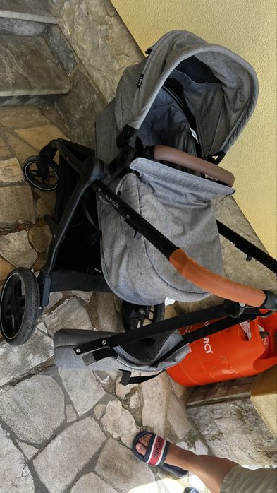Carrinho trio Maxi Cosi Zelia S com base 360 isofix