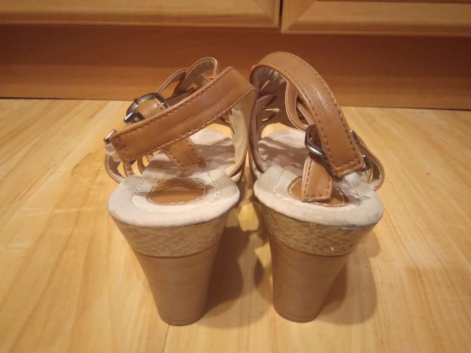 Letnie buty damskie na koturnie 38