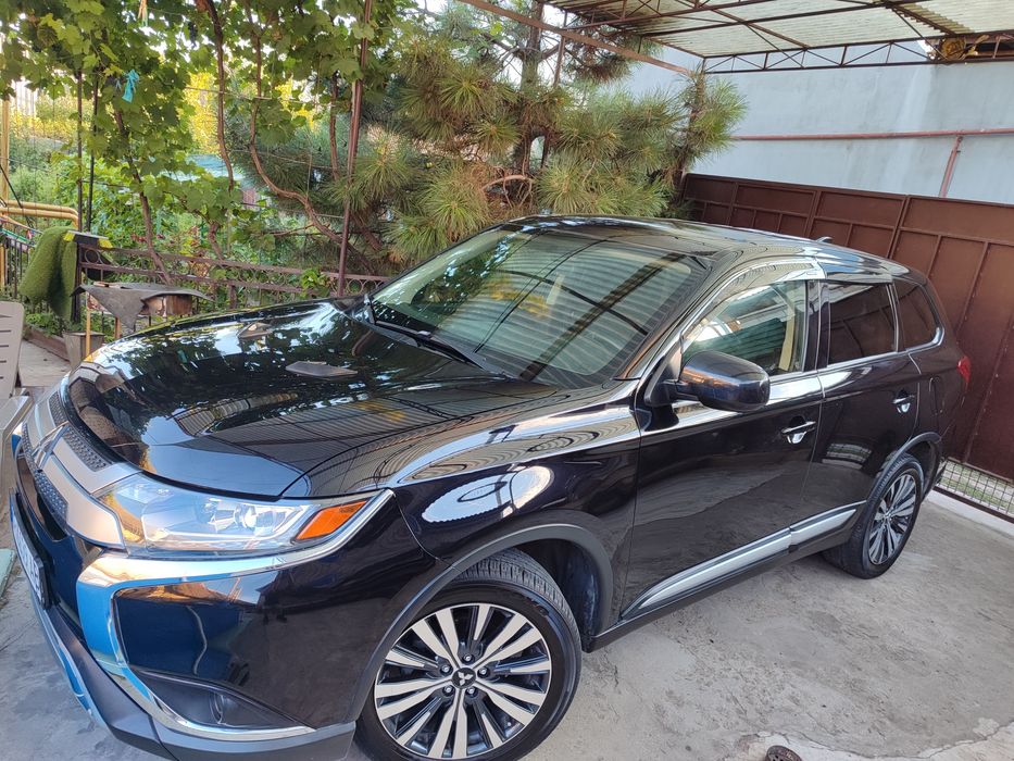 Митсубиси отлендер