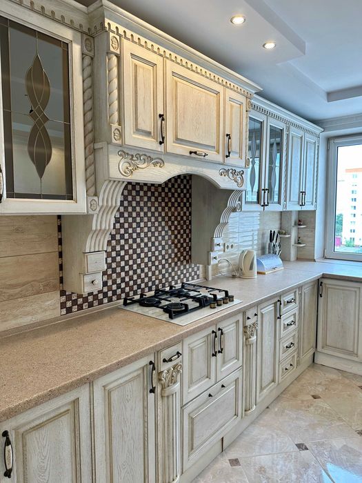 Оренда ПРОСТОРОЇ ДВО(ТРИ)КІМНАТНОЇ квартири вул. Руська 219Е