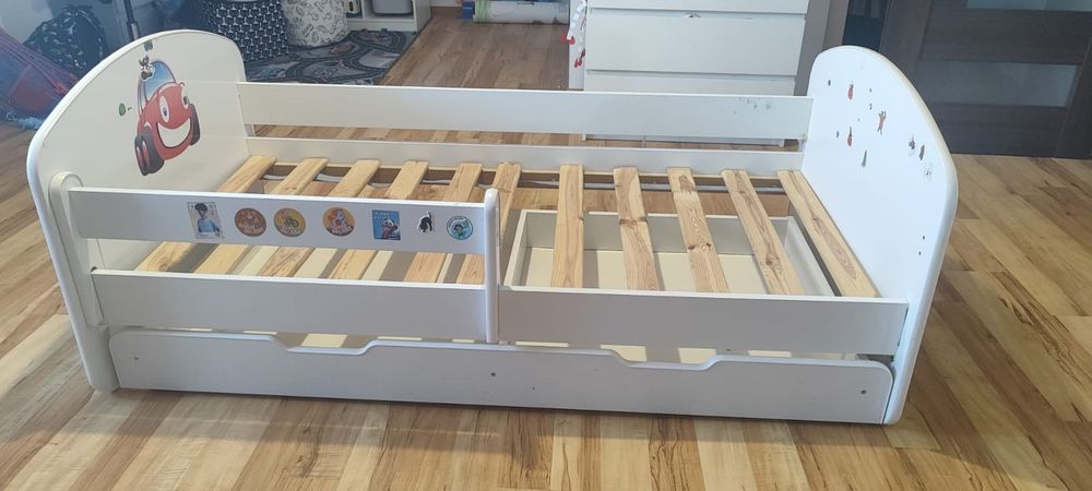 Łóżko łóżeczko dla dziecka dla chłopca z samochodem