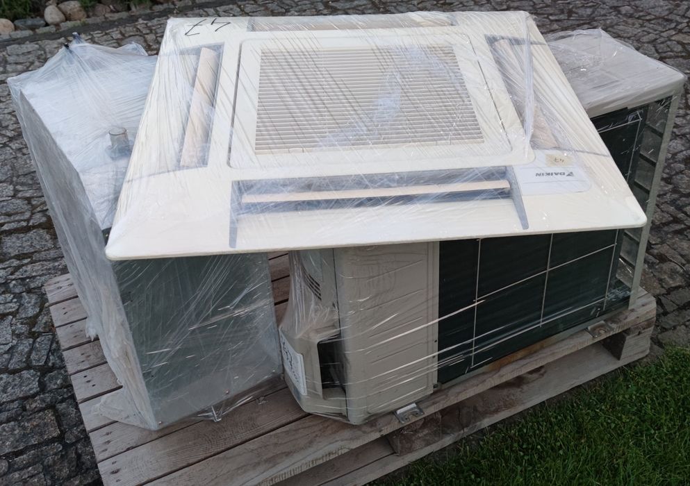 Klimatyzator kasetonowy Daikin 2,5 kW, klimatyzacja