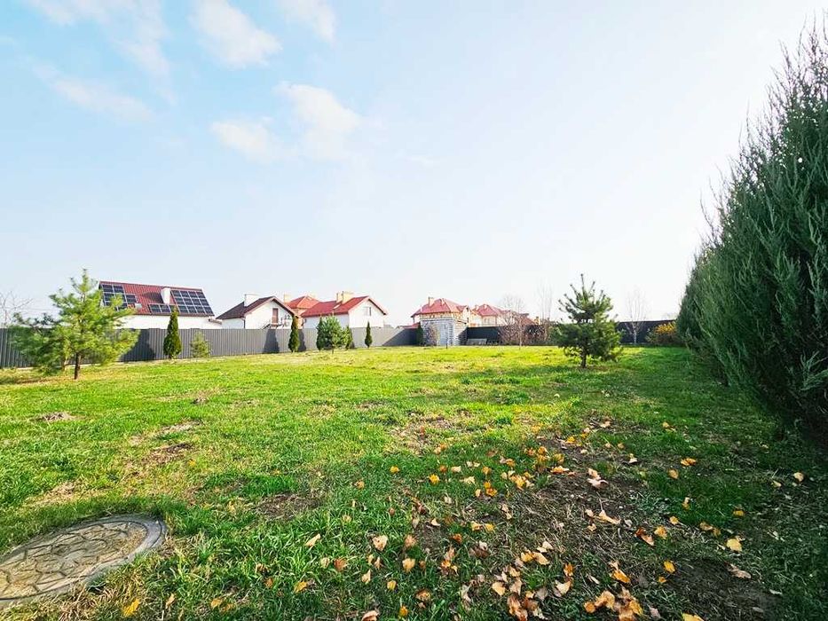 Продається новозбудований сучасний одноповерховий будинок з ремонтом.