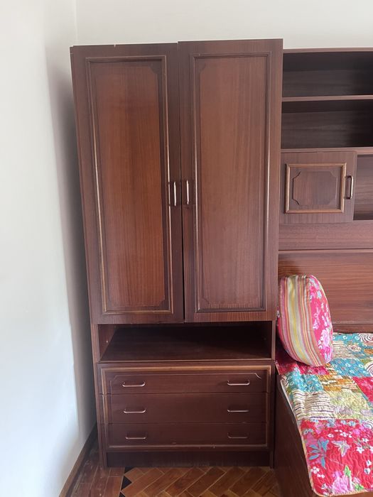 Conjunto quarto madeira - cama, secretária e armário integrados