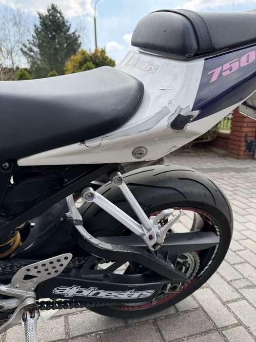 Suzuki gsxr 750 k4
