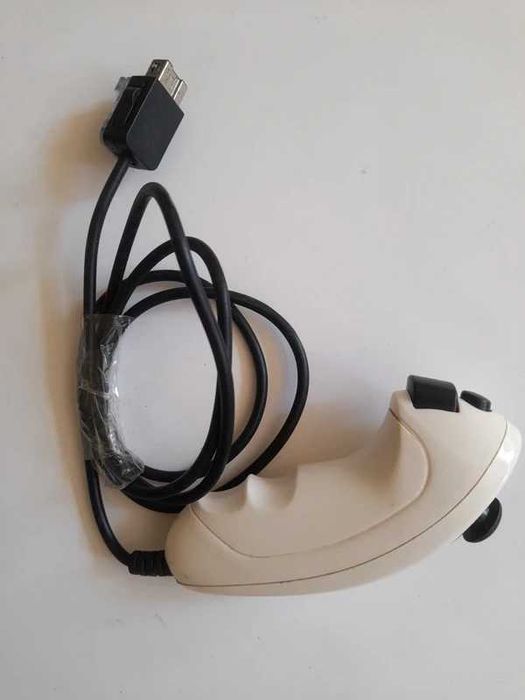 Nintendo Wii , Vermelha, 2 comandos, Sensor e Cabos