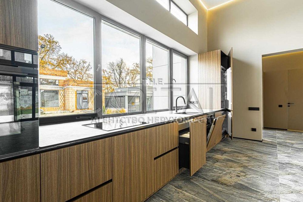 Продаж будинку в закритому котеджному містечку, Лісники.