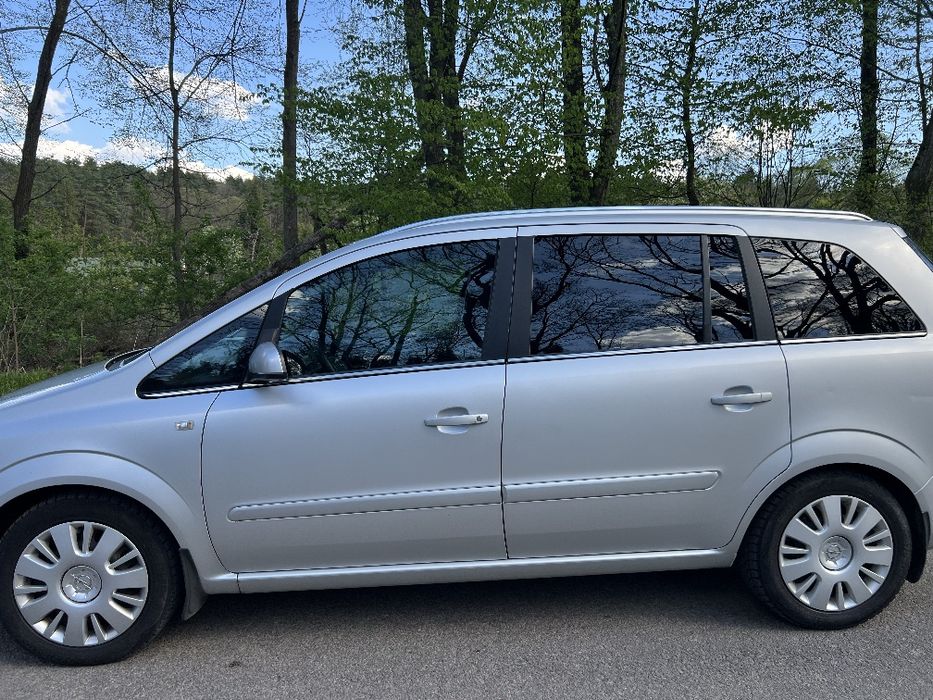 Продам Opel Zafira B