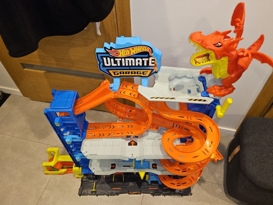 Hot wheels ultimate garage