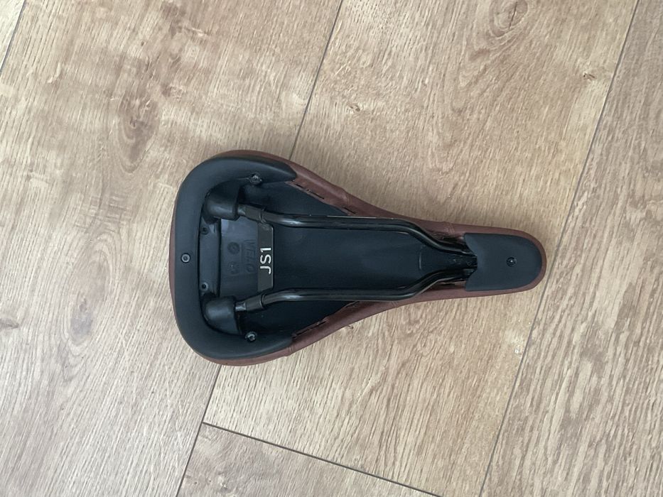 Title JS1 bicycle Saddle dark brown