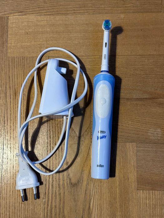 Szczoteczka Oral B Vitality Braun
