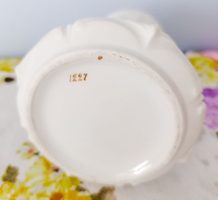 Leiteira em Porcelana