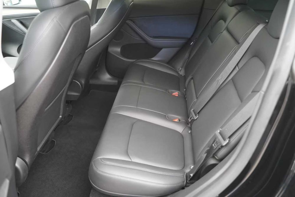 Tesla Model Y RWD - Bateria LFP - IVA dedutivel