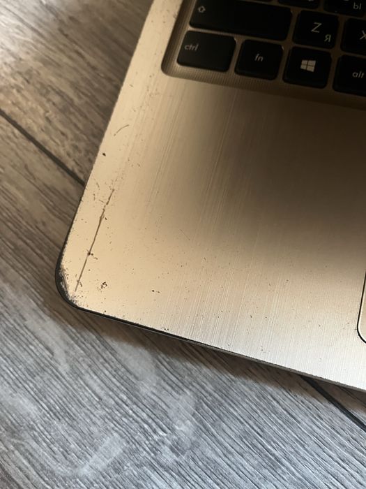Продам ноутбук asus присутній торг