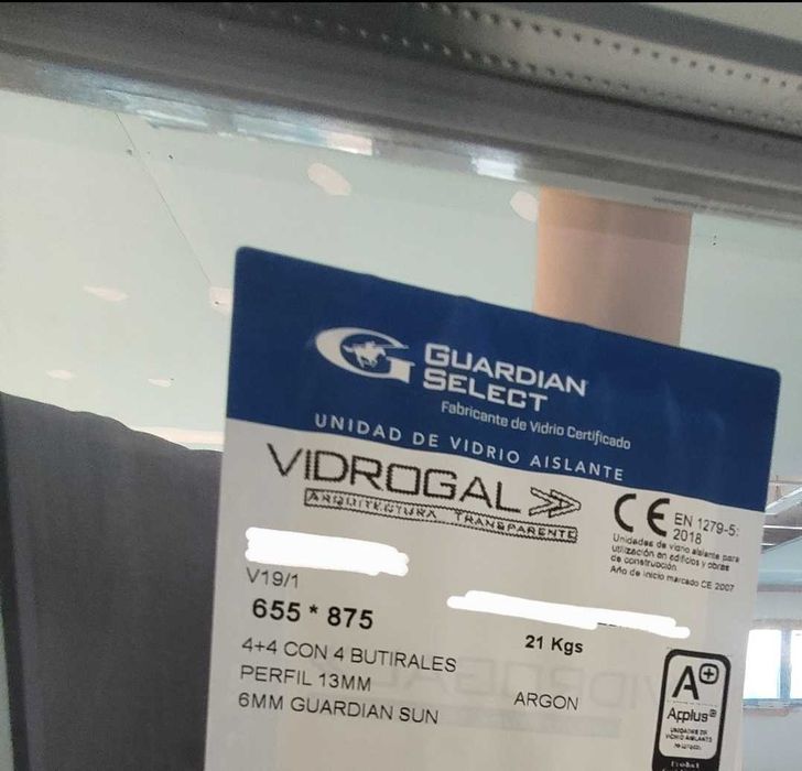 Janela de PVC cinzento/ branco