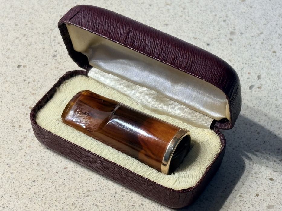 Linda boquilha porta charutos em baquelite com plaqué de ouro baixo