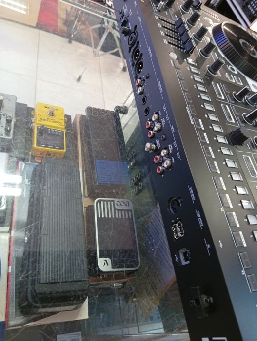 Controlador Roland DJ-808