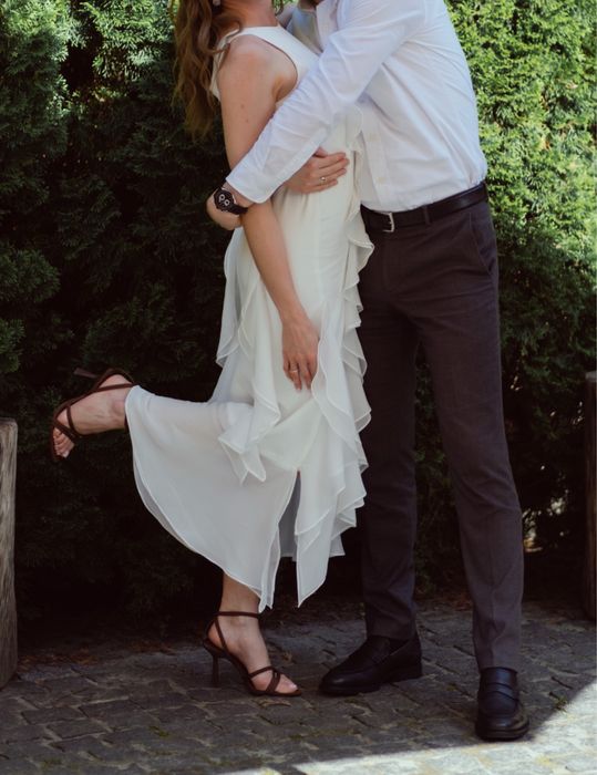 Ексклюзивна біла сукня з воланами (шита на замовлення, ідеальний стан)