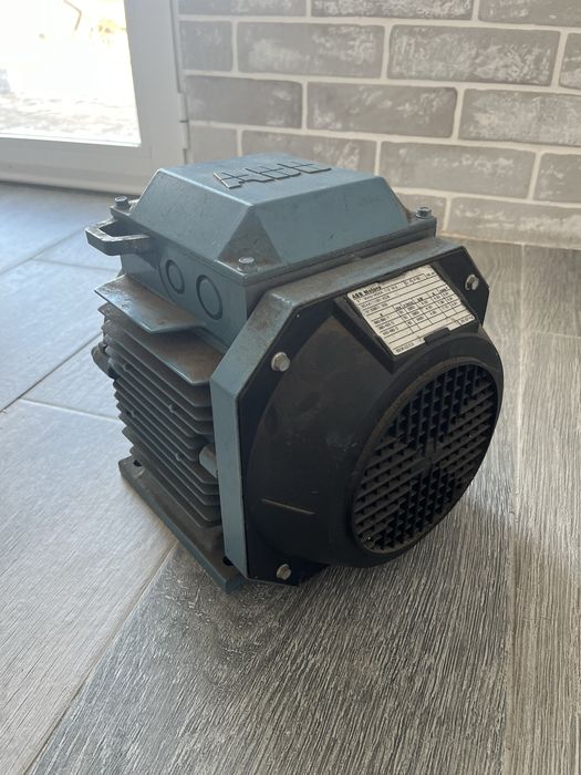 Motor elétrico ABB