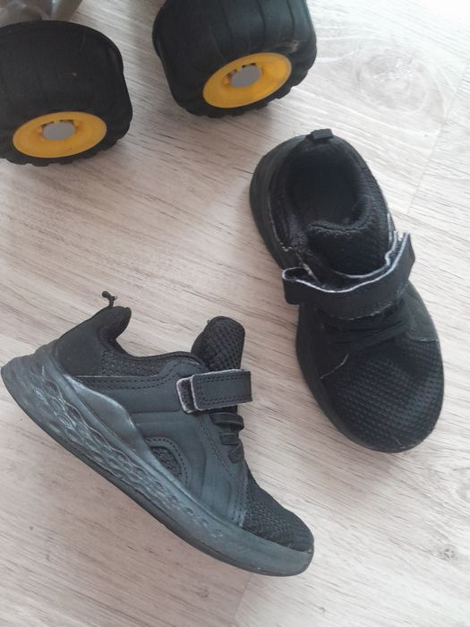 Czarne sportowe buty George dla chłopca